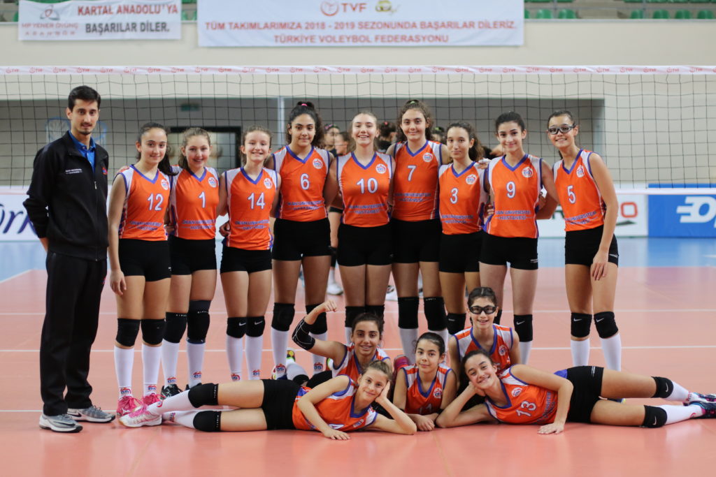 es voleybol midi kiz set vermeden kazandi es voleybol